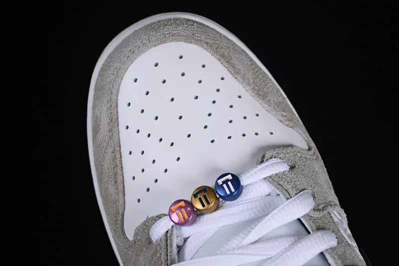 All Categories Nk SB Dunk Series Nk SB Dunk Low Low-top sneakers Z version Rayssa Leal x Nk SB Dunk Low Brazilian skateboarding goddess joint model SB low-top casual sneakers FZ5251-001
